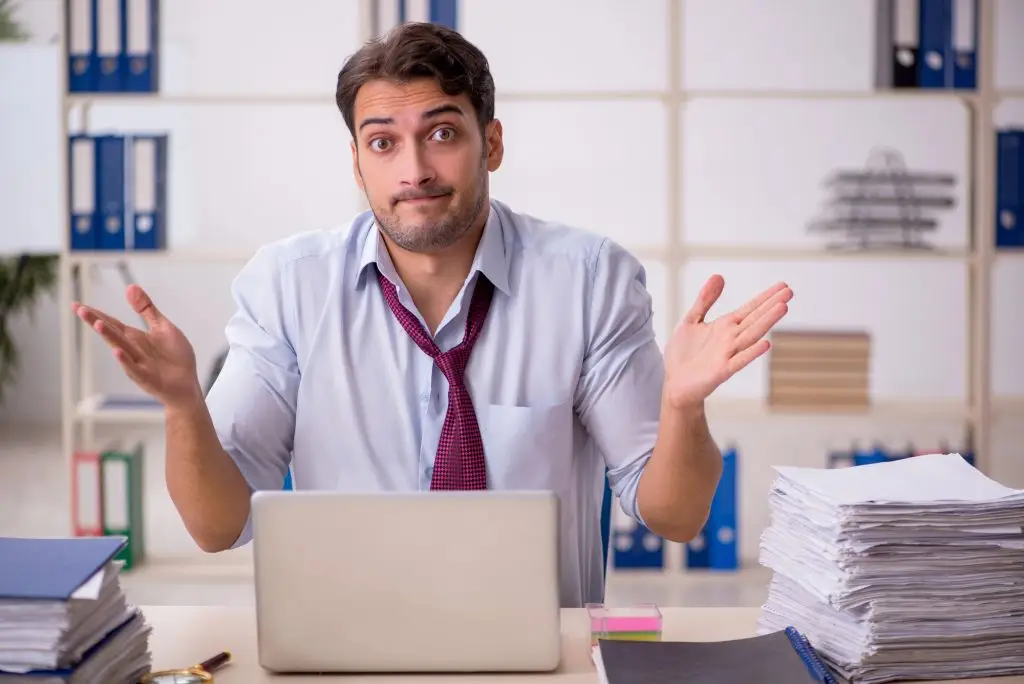 HR Manager die overdenkt over keuze fietsleasemaatschappij